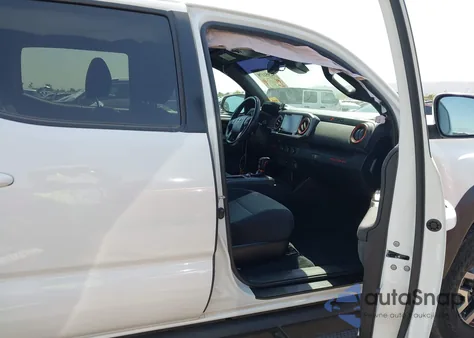 2020 Toyota Tacoma Trd Off-Road z USA, uszkodzony, nr VIN 3TMAZ5CN0LM138007